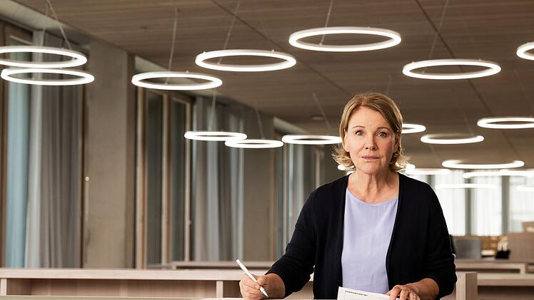 Marie Brand (Mariele Millowitsch) recherchiert in ihrem neuesten Fall im K&ouml;lner Stadtarchiv. Lassen sich hier brauchbare Informationen zur NS-Geschichte und Raubkunst finden, mit der der Mord zu tun zu haben scheint?