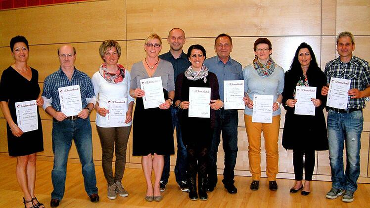 Auf 25, 30 oder 35 Jahre Vereinstreue können diese Mitglieder des RV Adler Sand zurückblicken. Von links: Antonie Bergmann (auch 1. Vorsitzende), Arthur Schneider, Tanja Krines, Karin Albert (auch 2. Vorsitzende), Mathias Rottmann, Maria Rußwurm, Georg Bleymann, Inge Schnitzer, Anita Rußwurm und Stefan Rippstein.
