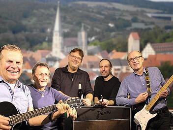 Die "Bodygards" aus Münnerstadt spielen in der Besetzung Gerhard Schubert, Hubert Götz, Andreas Halboth, Steffen Wüst und Hans Beudert Oldie-Klassiker. Fotomontage: Heike Beudert