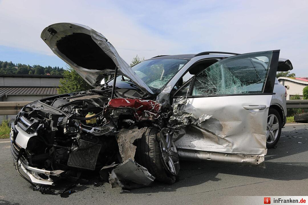 Schwerer Unfall in Kulmbach: Auto überschlägt sich auf B289