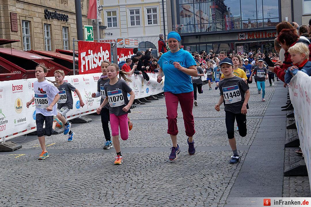 Weltkulturerbelauf 2017 in Bamberg: Der Zieleinlauf am Maxplatz