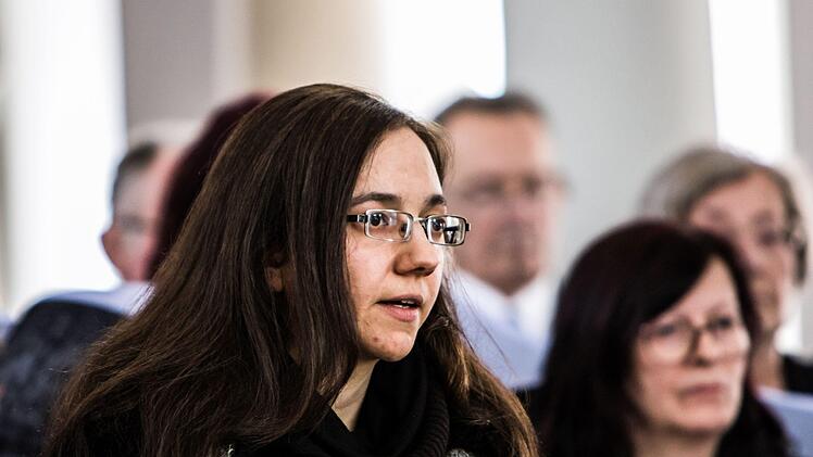 Einen eindringlichen Akzent zum Osterfest setzte die Aufführung der Johannespassion von Heinrich Schütz in der Marienkirche in Gauerstadt. Kirchenmusikdirektor Torsten Sterzik dirigierte die Sängervereinigung Bad Rodach und die Stadtkantorei Hildburghausen sowie das Collegium musicum Hildburghausen.Jochen Berger