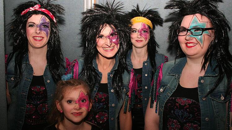 Sehenswerte Kostümierungen beim Weiberfasching in Wachenroth Foto: Evi Seeger
