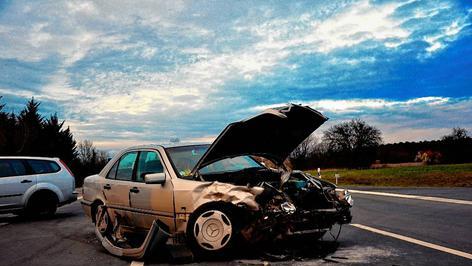 72-Jährige übersieht Auto