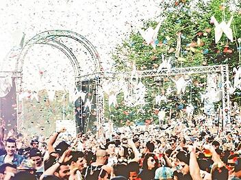 Die Traumsafaris leben von der Stimmung und der gelungenen Mischung aus Top Acts und Lokalmatadoren an den Plattentellern. Foto: PR