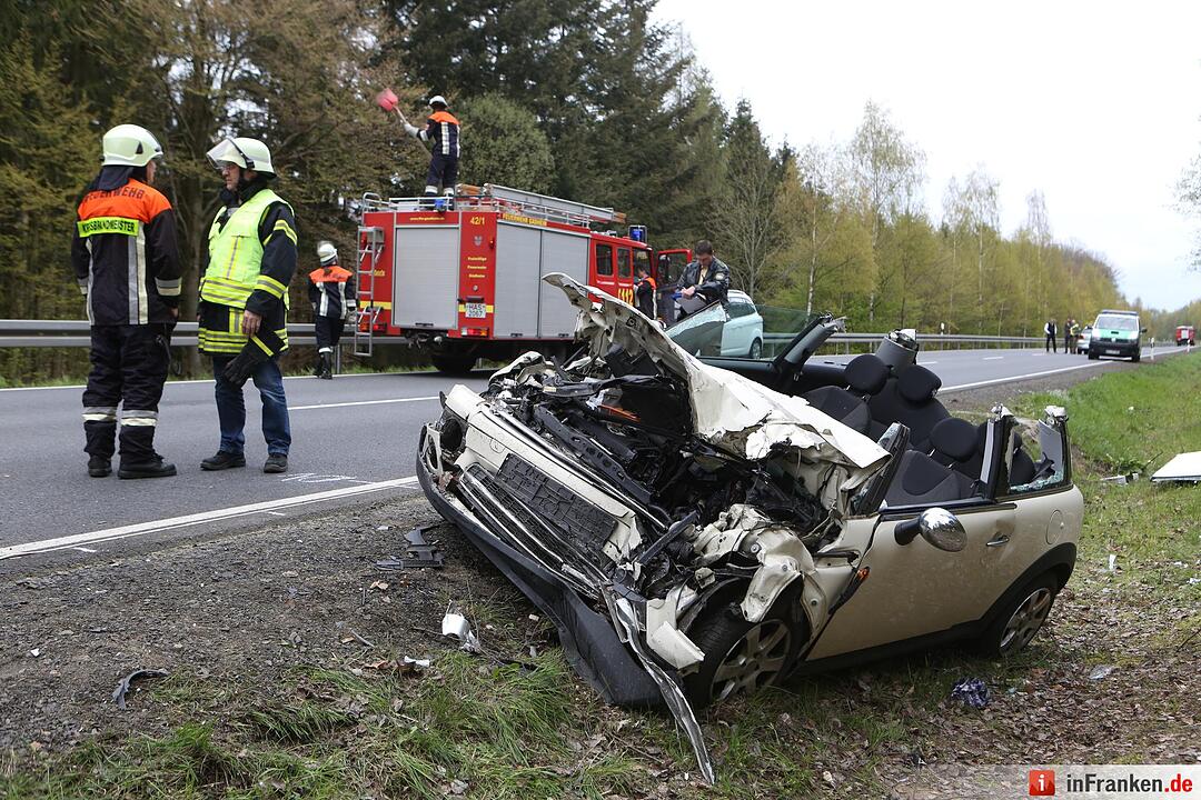 Schonungen: Schulbus gegen Auto