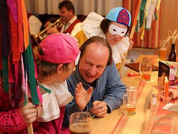 Viele Gespräche muss Jan Burdinski in nächster Zeit führen, wenn die Ansiedlung seiner Bühne in Forchheim gelingen soll. Das Foto zeigt den Intendanten des Fränkischen Theatersommers während der Veranstaltung "FT bei Uns" in Aufseß im Jahr 2014.  Foto: Barbara Herbst