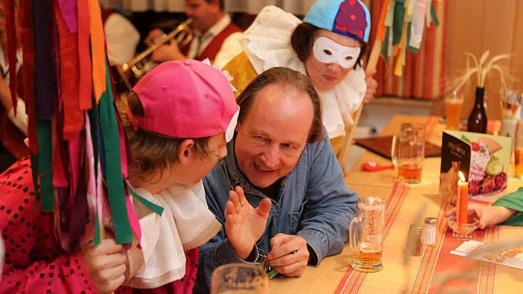Viele Gespräche muss Jan Burdinski in nächster Zeit führen, wenn die Ansiedlung seiner Bühne in Forchheim gelingen soll. Das Foto zeigt den Intendanten des Fränkischen Theatersommers während der Veranstaltung "FT bei Uns" in Aufseß im Jahr 2014.  Foto: Barbara Herbst