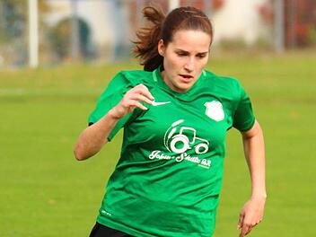 Der TSV Lonnerstadt um Nadine Geinzer fuhr gegen die Reserve der SpVgg Greuther Fürth den sechsten Sieg in Folge ein und festigte in der Bezirksoberliga Platz 3. Foto: privat