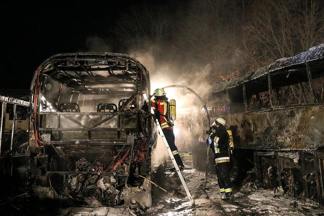 Großbrand bei Busunternehmen in Oberfranken