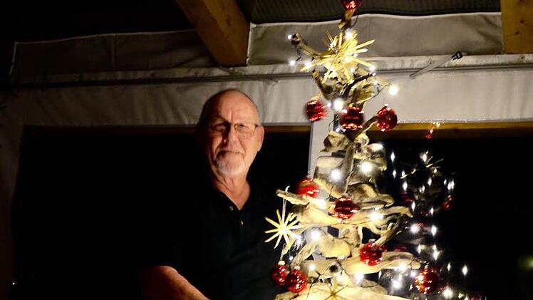 Alfred Wunder und sein besonderer Baum Foto: Wilfried Roppelt