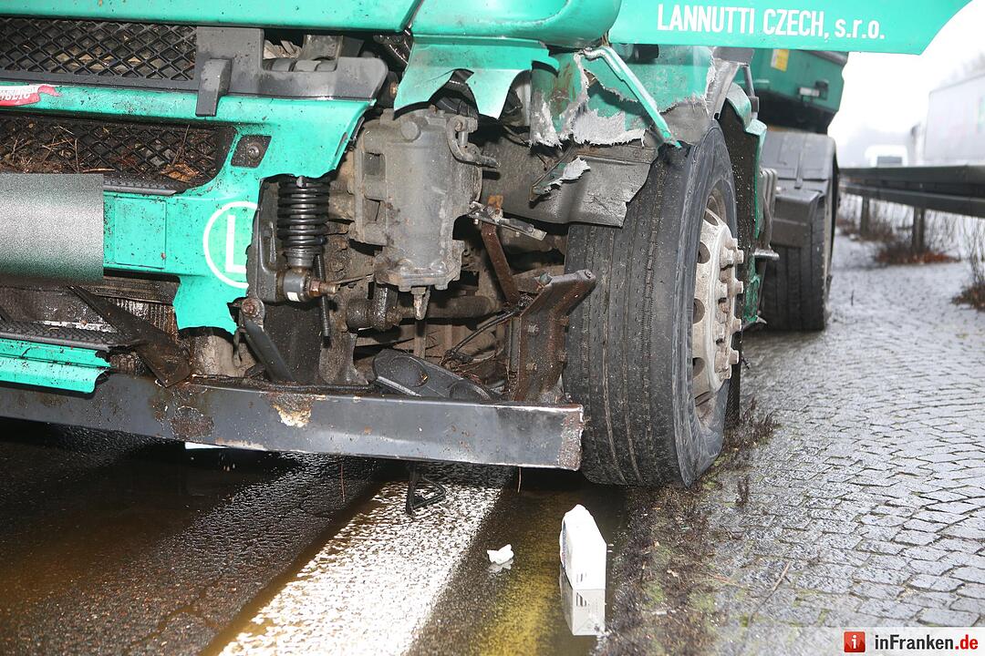 Kilometerlange Staus nach Lkw-Unfall auf der A3 - Fahrer erleidet wŠhrend Fahrt Herzinfarkt