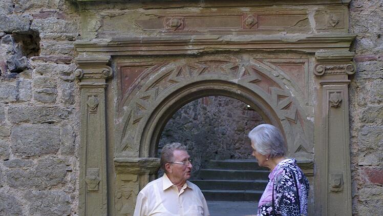 Die Portale im Innenhof der Trimburg erhalten eine Restaurierung was auch den Freunden der Trimburg ein Anliegen ist.     Winfried Ehling