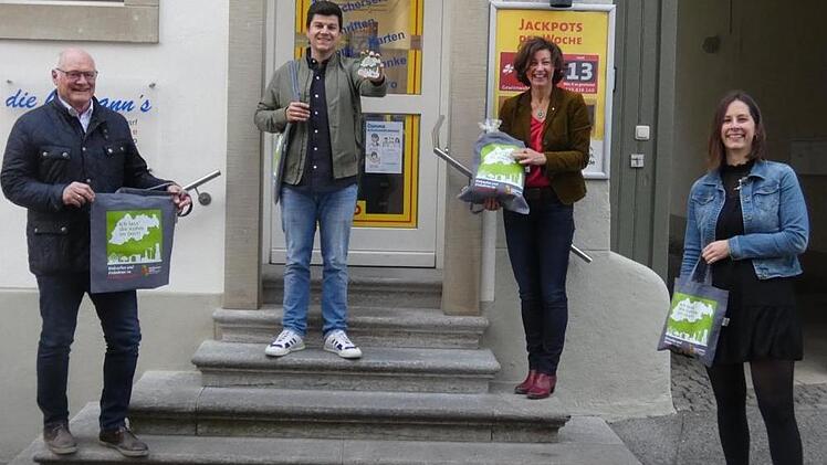 Beim Startschuss für die Aktion hoffen (von links) Bürgermeister Wolfgang Borst (von links), Allianzmanager Philipp Lurz, Susanne Volkheimer (Geschäftsführerin Haßberge Tourismus) und Theresa Ott (Mitarbeiterin Haßberge Tourismus) auf große Resonanz.   Foto: Christian Licha