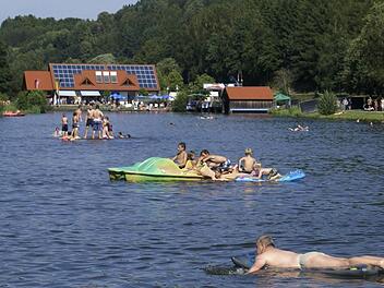 Idylle pur bietet der Badesee in Trebgast.  Foto: Dieter Hübner