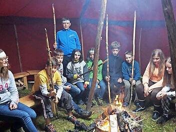 Lagerfeuer in der Jurte. So manches interessante Gespräch konnte hier geführt werden. Foto: Marion Eckert
