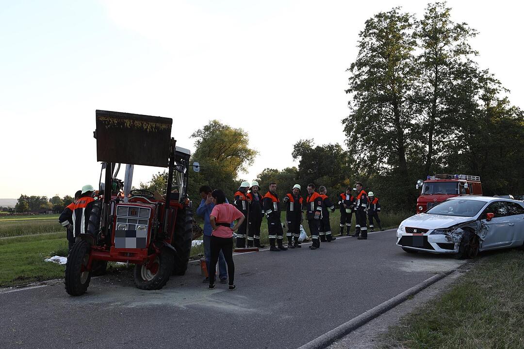 Kreis Ansbach: 22-Jähriger kollidiert bei Heglau mit Traktor