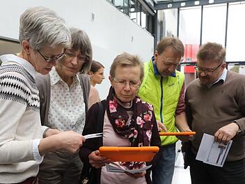 Die rund 80 Lehrerinnen und Lehrer aus Franken probierten beim KLARTEXT!-Lehrermedientag im Verlag der Mediengruppe Oberfranken Lernprogramme aus. Foto: Barbara Herbst