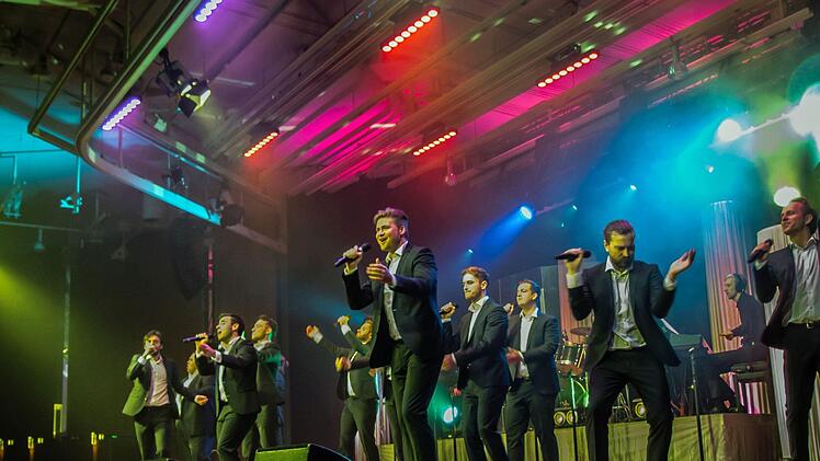 "Best of" lautete das Motto beim Gastspiel der Show "The 12 Tenors" im sehr gut besuchten Coburger Kongresshaus.Foto: Jochen Berger