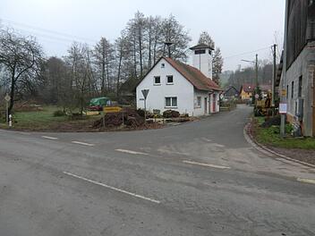 In der Bau- und Umweltausschusssitzung des Gemeinderates Weißenbrunn wurde über den schlechten Zustand von Ortsstraßen beraten. Es besteht viel Handlungsbedarf wie auch hier in Reuth in Richtung Eichenbühl. K.-H. Hofmann