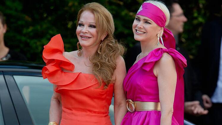 Society-Lady Ulrike Hübner (links) und ihre Tochter Sabina. Foto: dpa