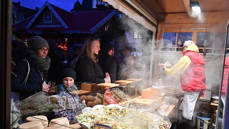 Impressionen von der Eröffnung des Coburger Weihnachtsmarktes. Foto: Ronald Rinklef