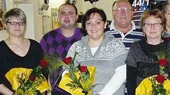 25 Jahre Frauengruppe der Feuerwehr Mannsflur -  das war für die Löschgruppe und Aktiven  ein gebührender Grund zum Feiern. Unser Bild zeigt (von links) Kreisfrauenbeauftragte Barbara Michel, stellvertretenden  Kommandanten Heiko Stäsche, Kerstin Stäsche, Ehrenkommandanten Werner Franzky, Jutta Schott, Martina Peinelt, Karin Thomas, Tanja Stäsche, Una Nölscher , Dritten Bürgermeister Franz Uome, Andrea Zuber, Vorsitzenden und  Kommandanten Rainer Kaspar sowie Kreisbrandmeister Karl Schott. Fo...