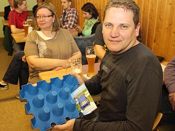 Stefan Limmer mit seiner Erfindung bei "Rundschau unterwegs". Foto: Sebastian Martin