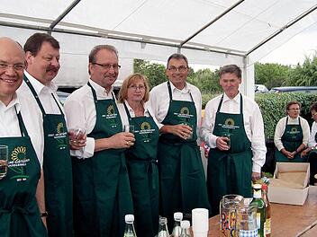 Ehrenamtliche des Obst- und Gartenbauvereins sorgten für Getränke und köstliches Fingerfood.