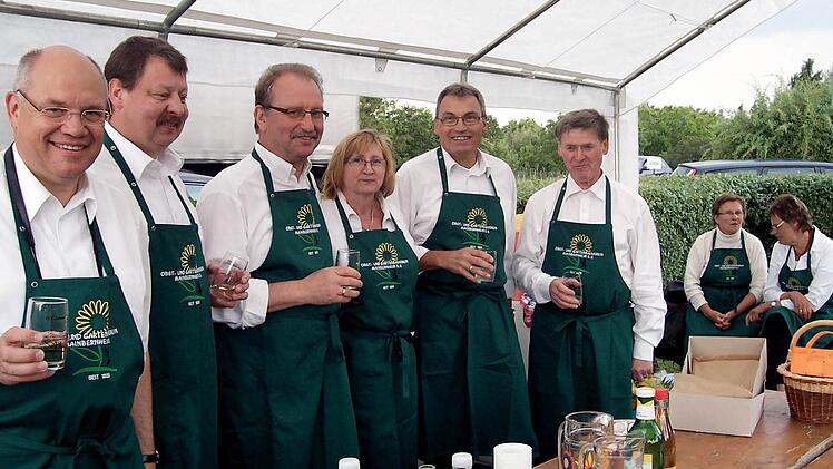 Ehrenamtliche des Obst- und Gartenbauvereins sorgten für Getränke und köstliches Fingerfood.