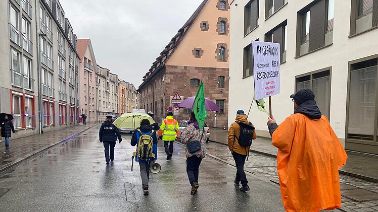 Klimademo in Nürnberg: Pfarrer will sich vor Polizeipräsidium selbst anzeigen