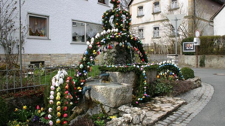 Der St. Moritzbrunnen im Wald bei Leutenbach.