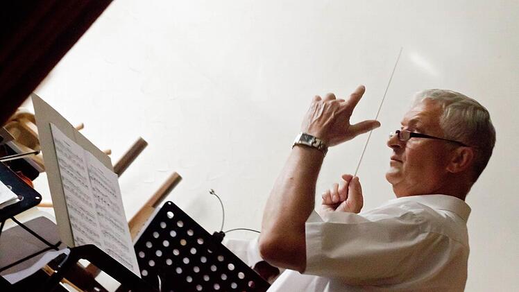 Der Musizierkreis Neustadt bei seinem Gastspiel in Meilschnitz: Norbert Luche am Dirigentenpult.Foto: Jochen Berger