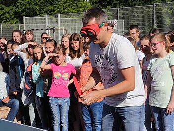 Beim Abi-Scherz wurden die Lehrer aufs Korn genommen. Foto: Isabel Dill