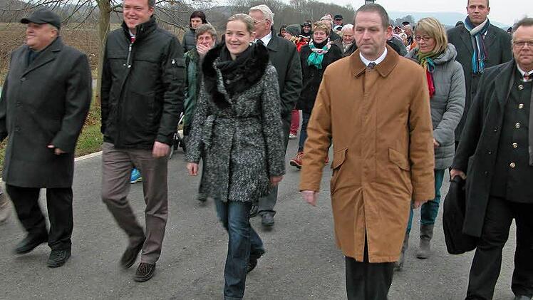 Politiker in der ersten Reihe: von links Bürgermeister Roland Rosenbauer, MdL Mario Voigt, MdL Beate Meißner, stellvertretender Landrat Rainer Matern und stellvertretender Bürgermeister Martin Stingl