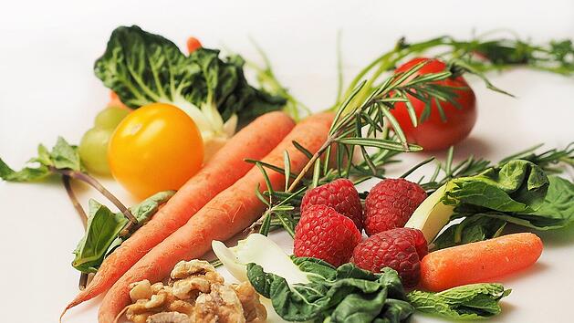 Gem&uuml;se und Obst sind nur ein Teil veganer Ern&auml;hrung.