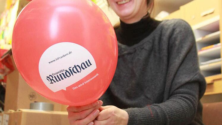 Keisjugendpflegerin melanie Dippold bei der Vorbereitungen für den großen Kinderfasching.