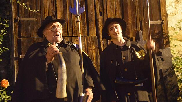 Karl-Heinz Engelhardt und Samuel Schmidt (von links) bei ihrem letzten Auftritt in diesem Jahr.  Foto: Daniela Pondelicek