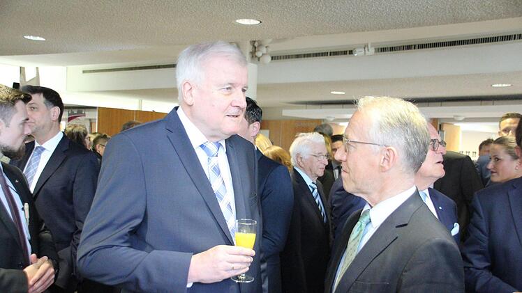 Horst Seehofer beim Plausch mit Werner SchnappaufOliver Schmidt