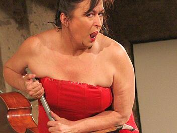 "Schad', dass es keine Männer gibt, die mich auffordern: Ruf an! Für die hätt' ich jede Menge Arbeit."