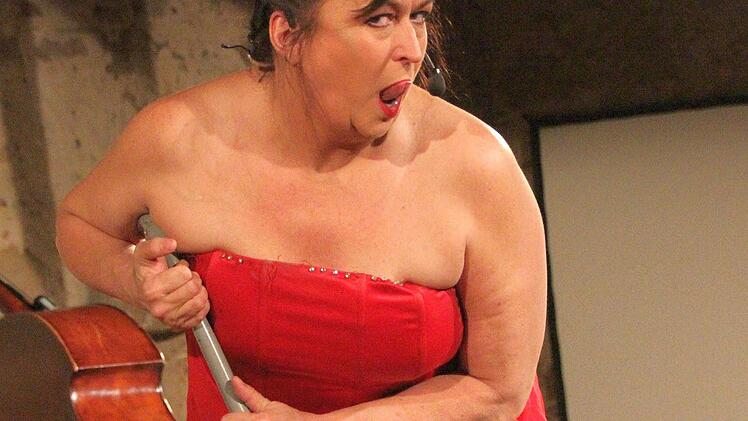 "Schad', dass es keine Männer gibt, die mich auffordern: Ruf an! Für die hätt' ich jede Menge Arbeit."