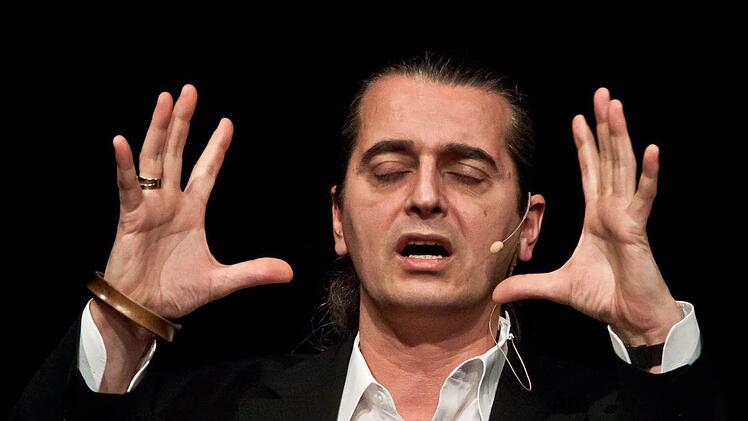 Hagen Rether bei seinem Gastspiel im Coburger Kongresshaus.Foto: Jochen Berger