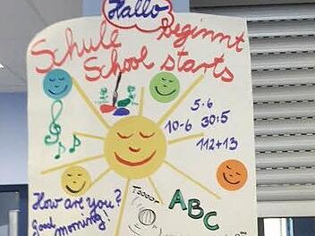 Mit diesem Plakat wurden die ARE-Schüler in der vergangenen Woche zum Beginn eines improvisierten Unterrichts begrüßt. Foto: Staatliches Schulamt