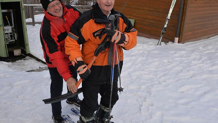 Skiclub-Veteranen beim Lift-Test
