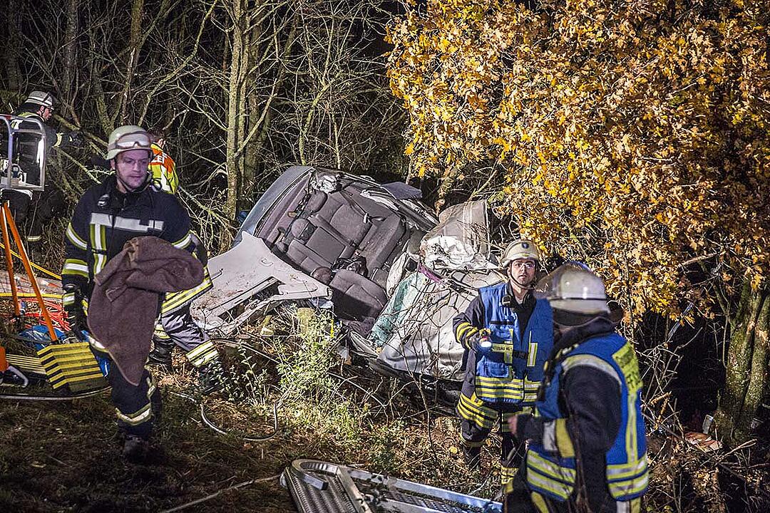 Haßfurt: Fahrer nach Unfall auf der A70 stundenlang eingeklemmt