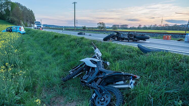 Schwerer Motorradunfall in der Fränkischen Schweiz: Zwei 17-jährige schwerverletzt