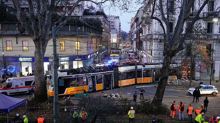 Stra&szlig;enbahn in Mailand entgleist