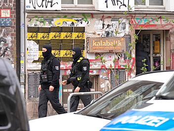 Razzia nach Anschlag auf Strommast im September in Berlin