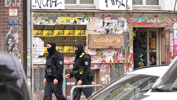 Razzia nach Anschlag auf Strommast im September in Berlin