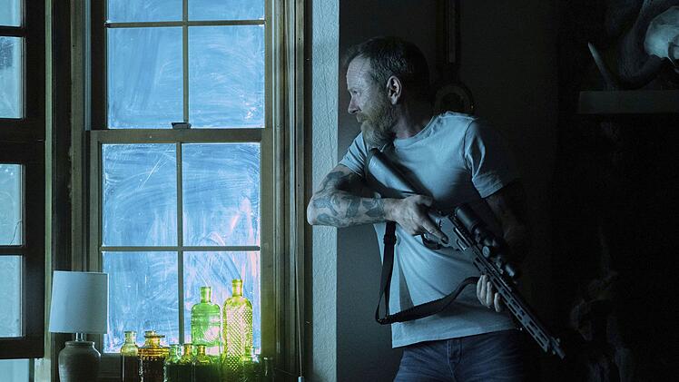 Prominent besetzt: Kiefer Sutherland spielt den schwer bewaffneten Rusty.